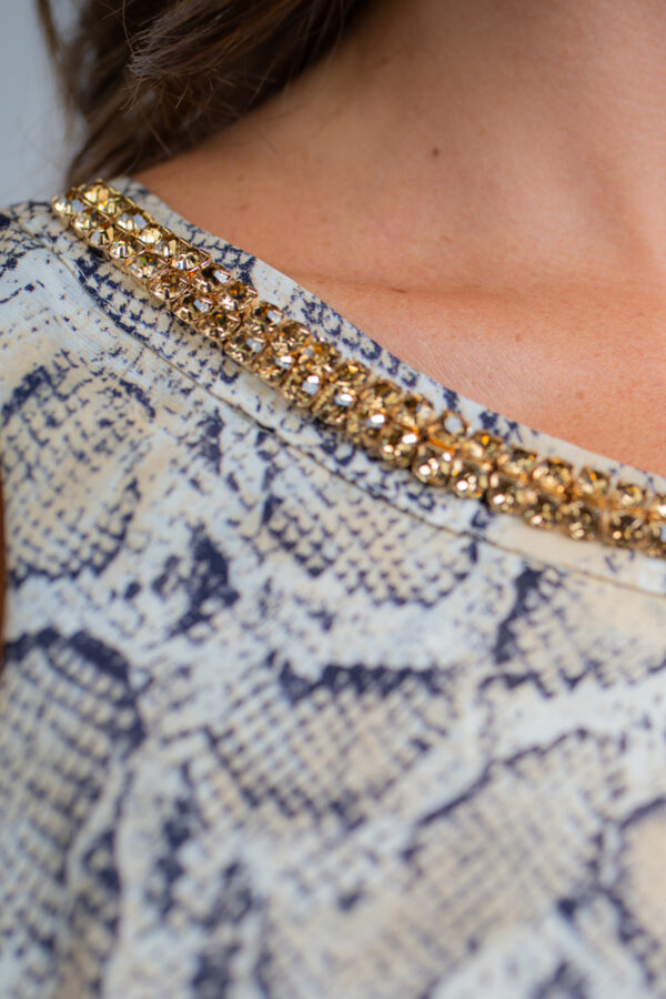 Abito voile con collana - immagine 5