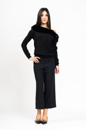 Boat neckline sweater with fur