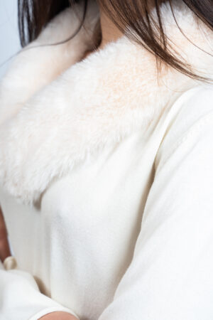 V-neck sweater with fur
