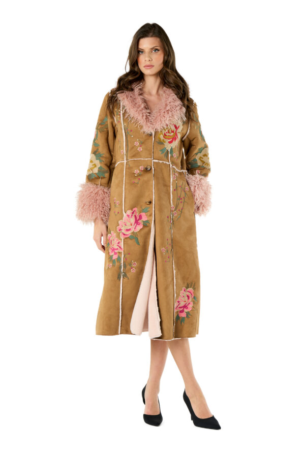 Cappotto in ecopelliccia con ricamo rose