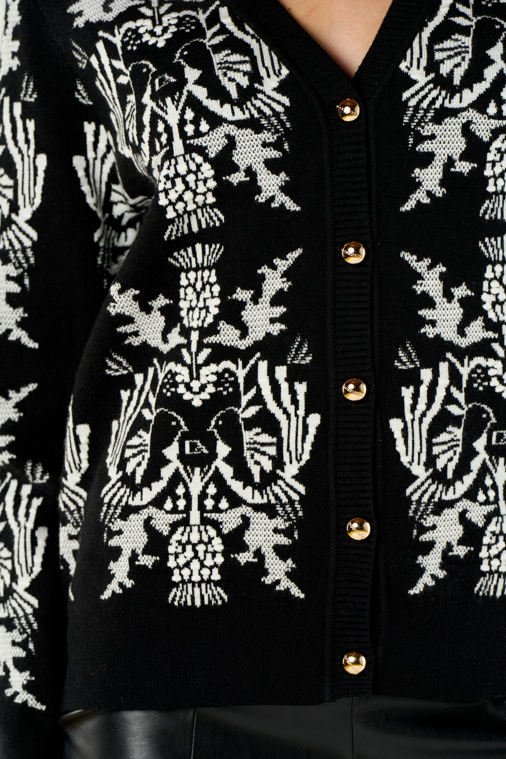 Jacquard Patterned Cardigan - Image 4