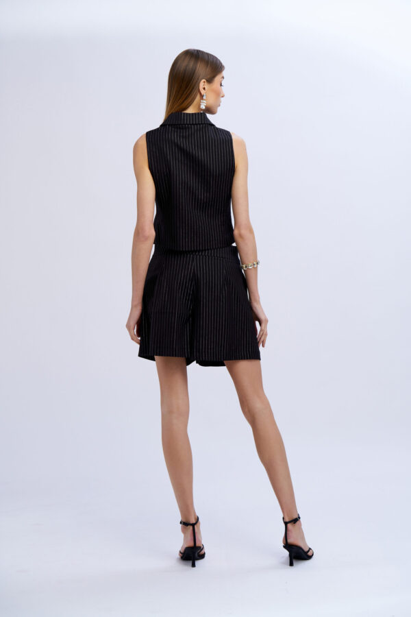 Shorts gessato con pinces - immagine 2
