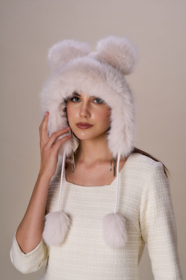 Faux fur hat with pom pom - Image 4
