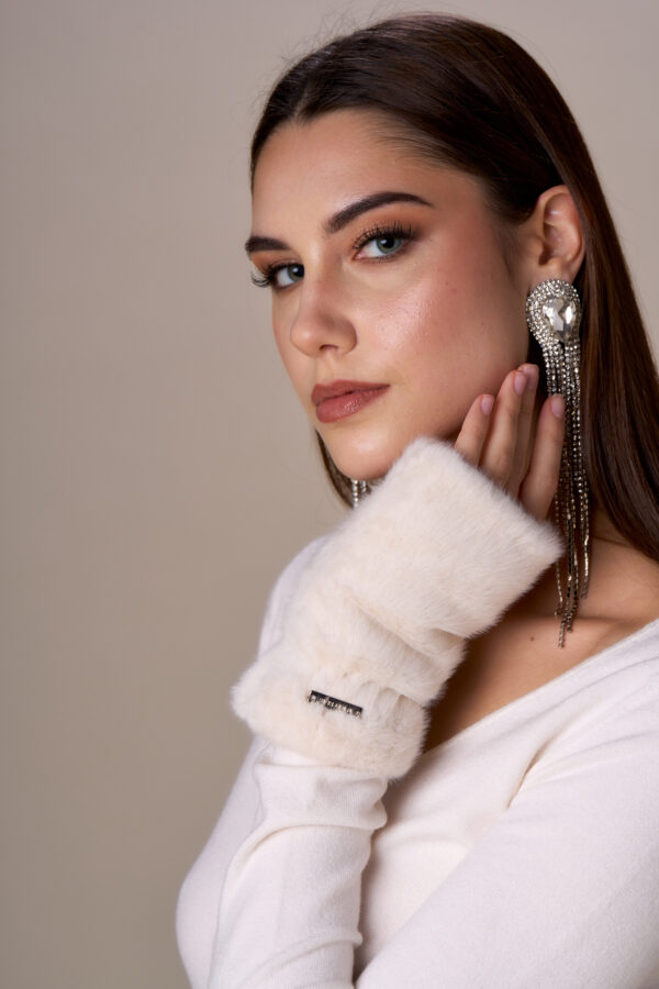 Faux fur fingerless gloves - Image 3