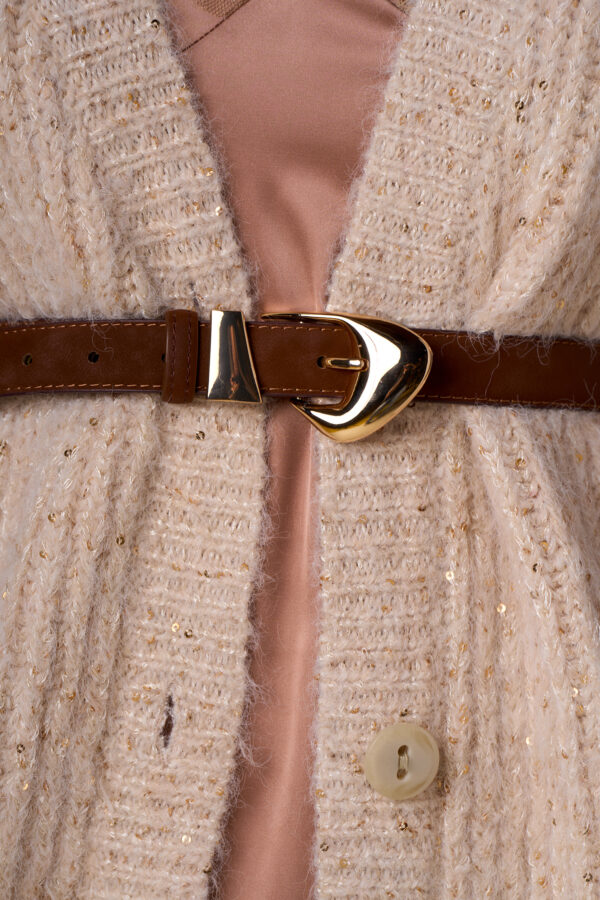 Asymmetric buckle belt
