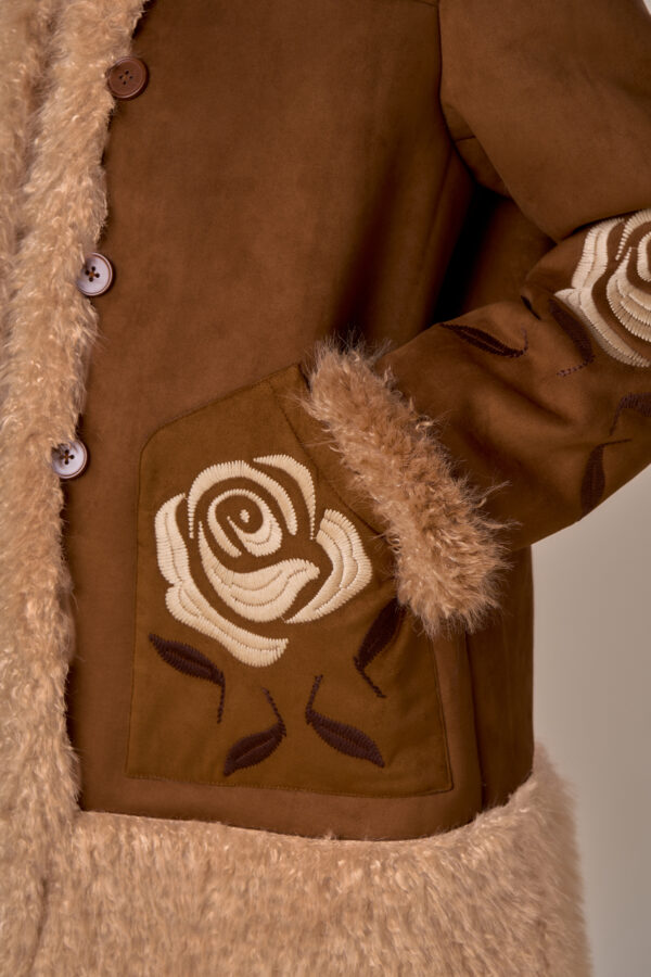 Cappotto simil shearling ricamato - immagine 8