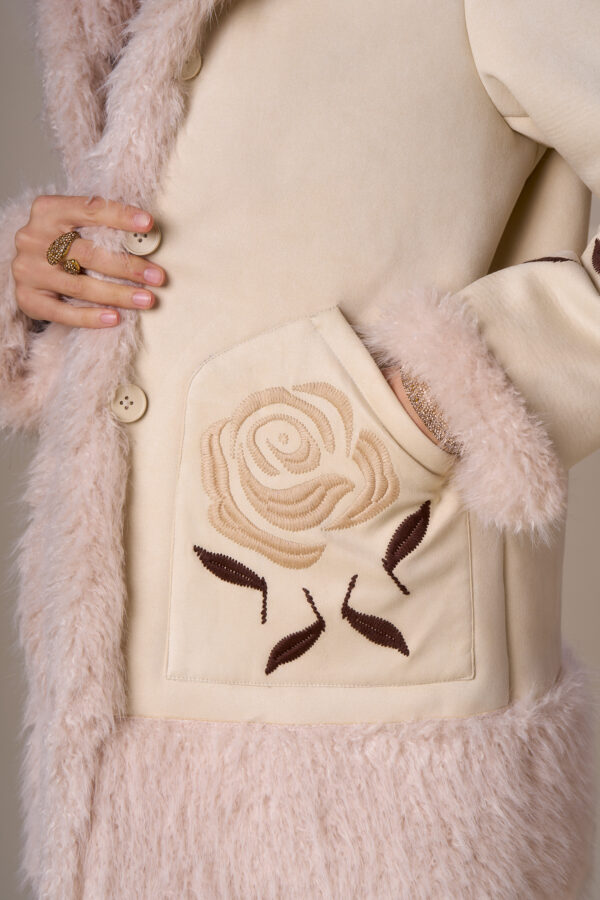 Cappotto simil shearling ricamato - immagine 9
