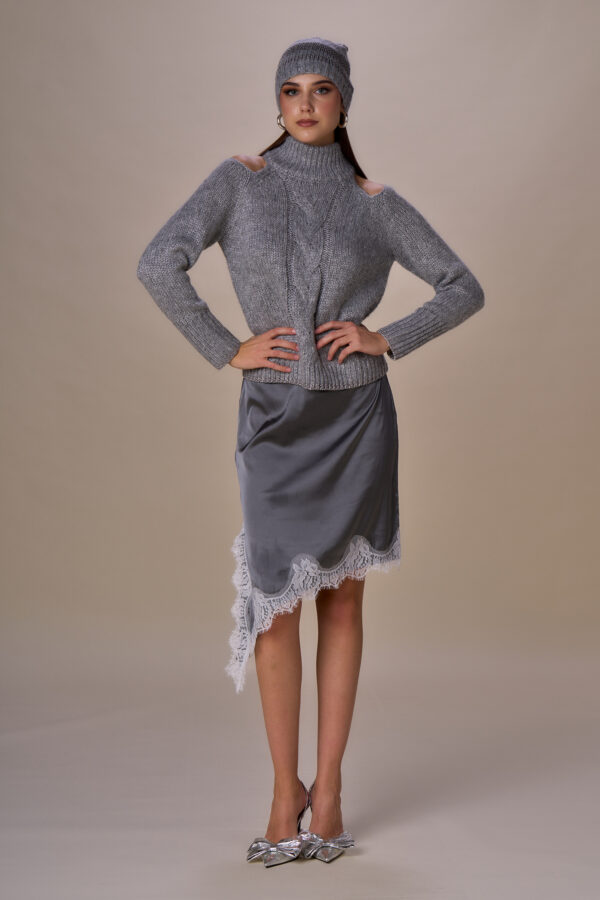 Maglia collo alto spalle fuori lurex