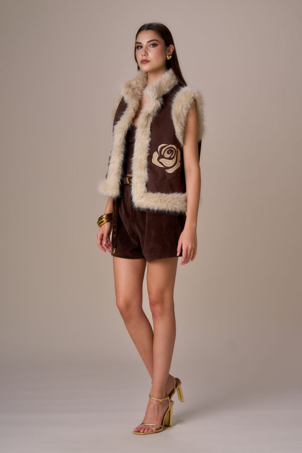 Gilet simil shearling ricamato - immagine 7