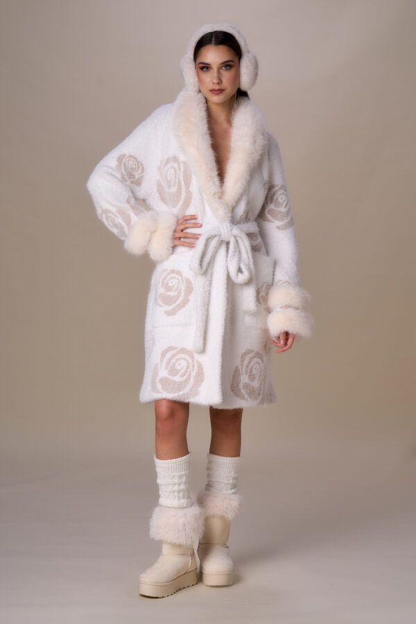 Cappotto simil pelliccia e rose - immagine 2