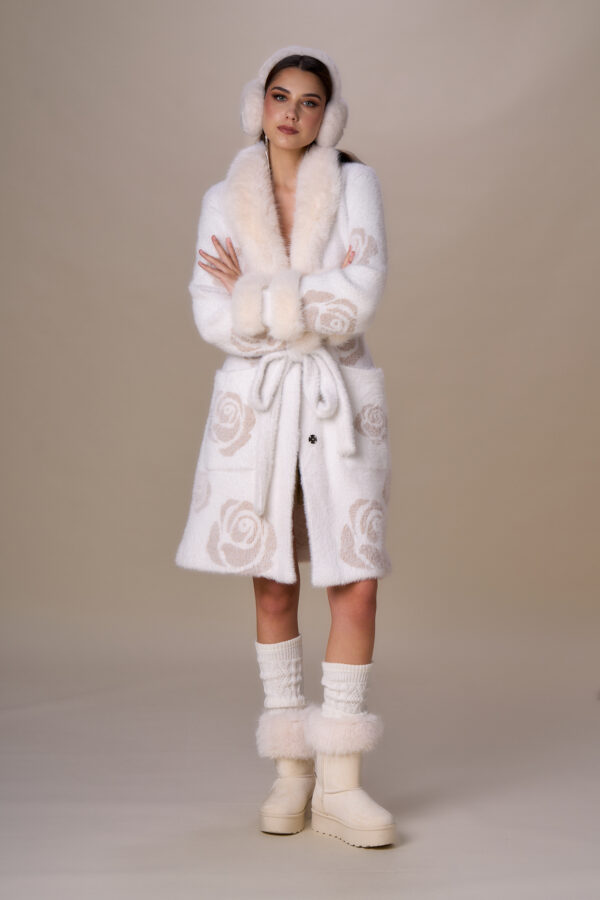 Cappotto simil pelliccia e rose - immagine 3