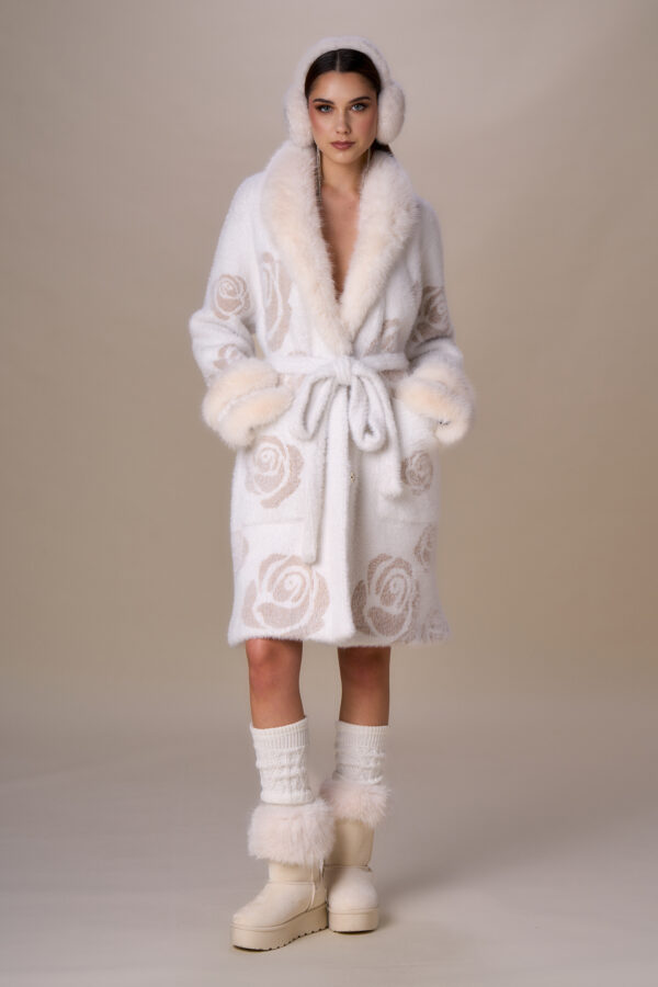 Cappotto simil pelliccia e rose - immagine 4