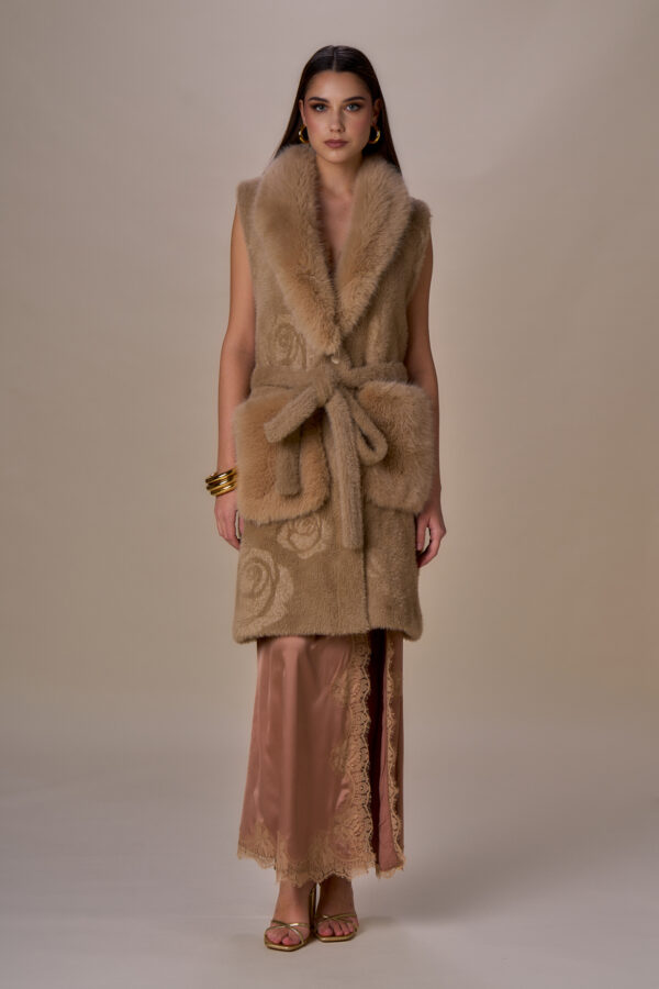 Gilet simil pelliccia e rose