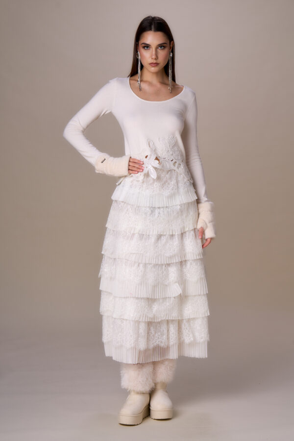 Maglia scollo madonna con pizzo - immagine 2