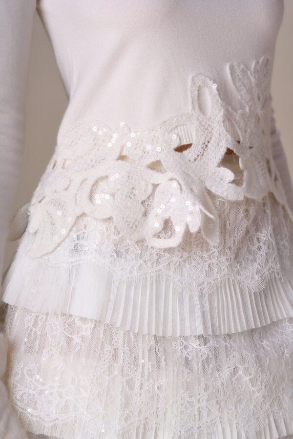 Maglia scollo madonna con pizzo - immagine 4