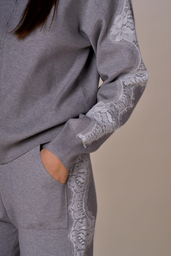 Gym trousers with lace knit - Image 4