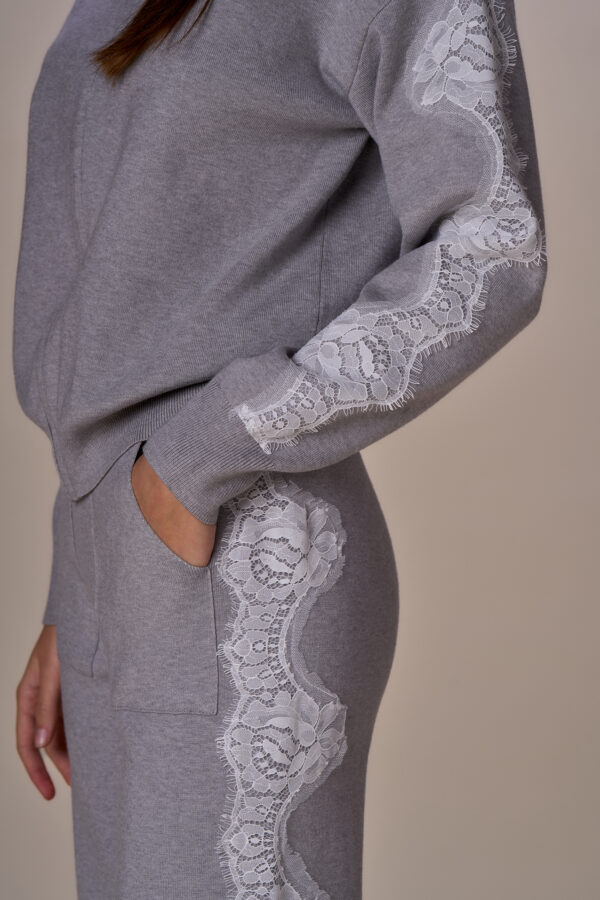 Gym trousers with lace knit - Image 5