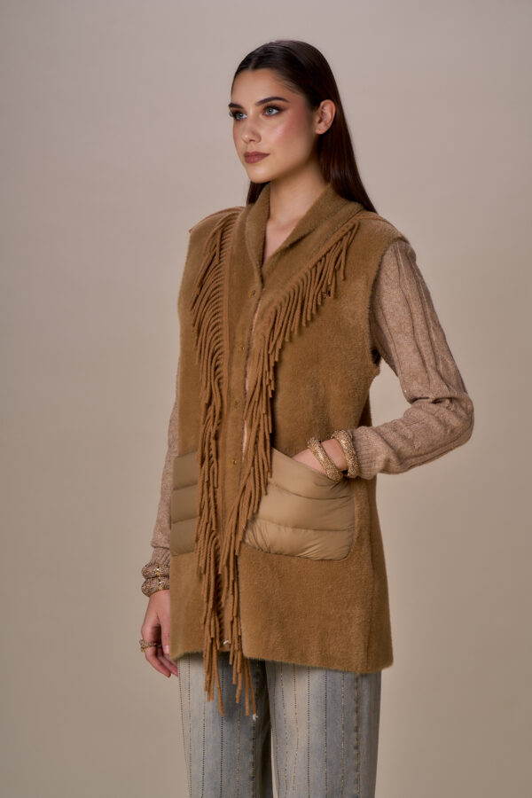 Knitted vest and fringe down jacket - Image 4