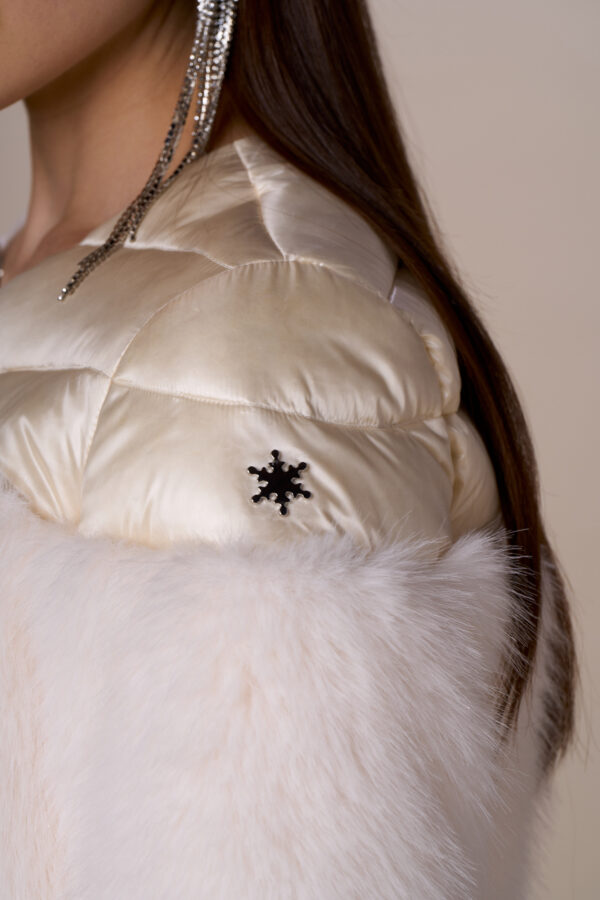 Short faux fur hooded down jacket - Image 9