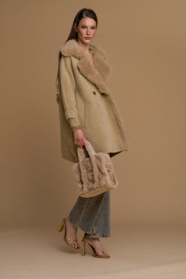 Short knit coat with faux fur