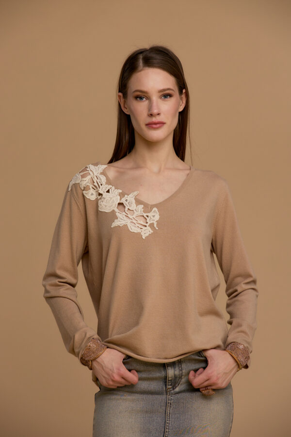 V-neck sweater with botanical motif